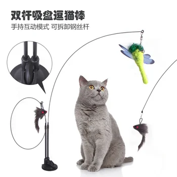 На присоске для дразнения кошек можно разместить несколько сменных игрушек для кошек