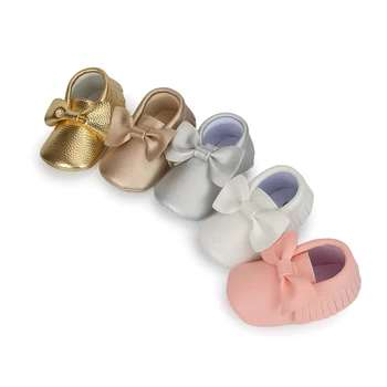 Новая обувь для новорожденных, однотонная повседневная обувь с бантом, обувь из искусственной кожи с кисточками, детская противоскользящая обувь на мягкой хлопковой подошве, женская детская обувь