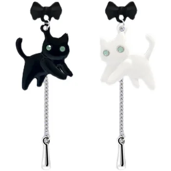 Новые забавные асимметричные серьги с маленьким белым Черным котом для женщин, модные серьги с милыми животными для девочек, Эстетика трендовых ювелирных изделий 2023 года